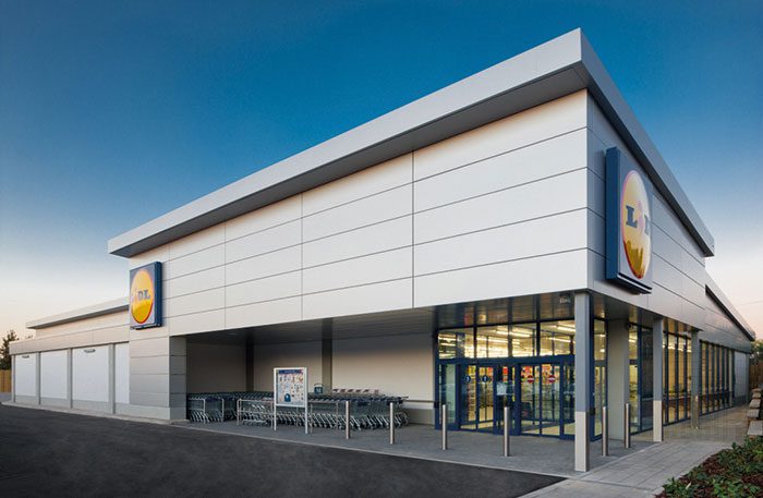 Lidl and Aldi now account for 10% of the overall grocery market in the UK according to Kantar Worldpanel’s latest research findings. The two discounters continue to grow as the supermarket giants falter. 